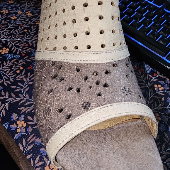 Size 40 Gold Button Cream & Taupe Flowered Shootie - Picture 4 of 16